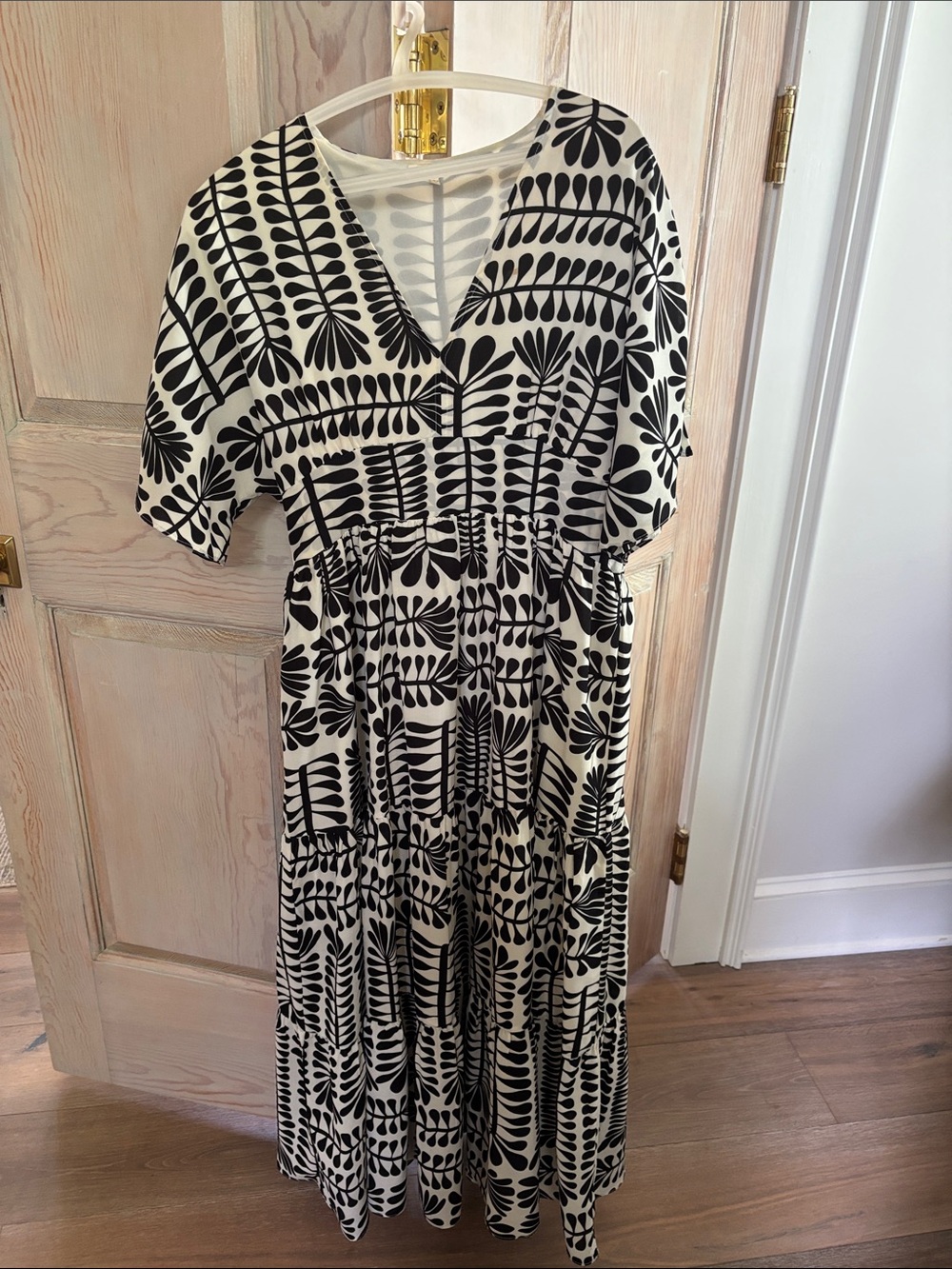 Black and Cream V-Neck Short Sleeve Maxi Dress with Leaf Print